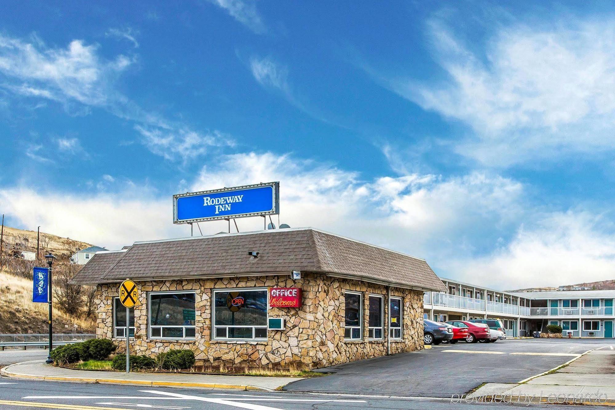 Rodeway Inn & Suites Arlington Exterior foto